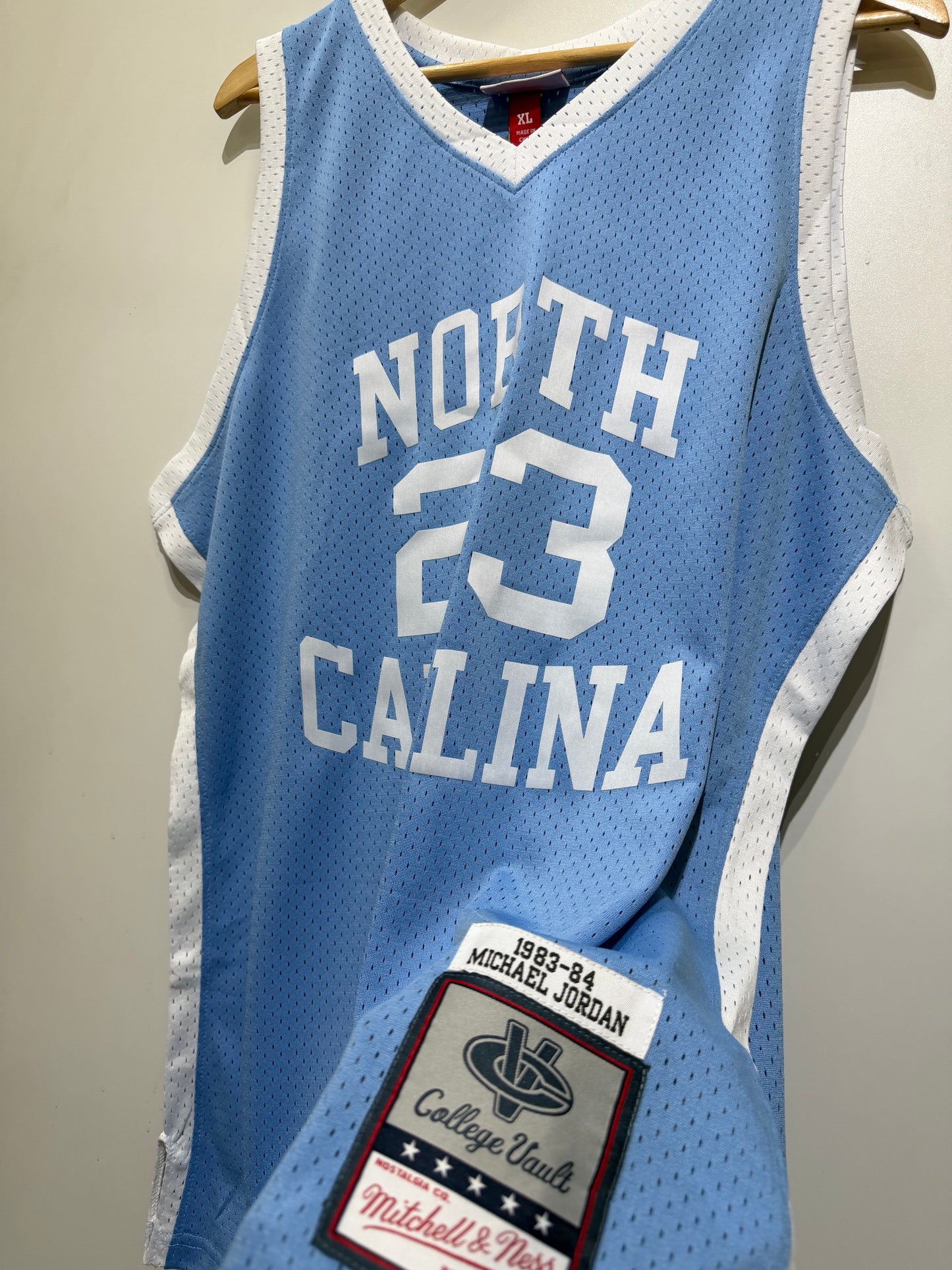 Regata Authentic NCAA North Carolina Michael Jordan 1983/84