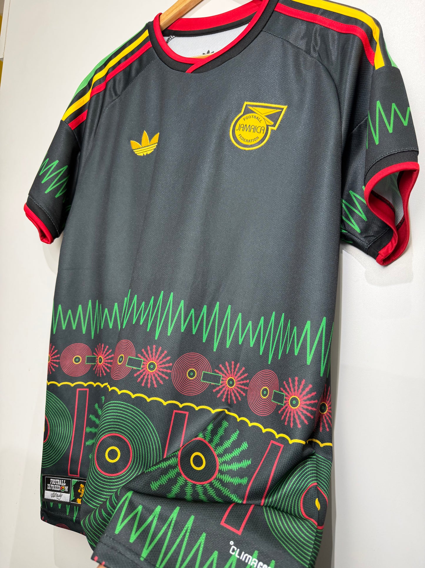 Camisa Jamaica II 26 adidas x Bob Marley