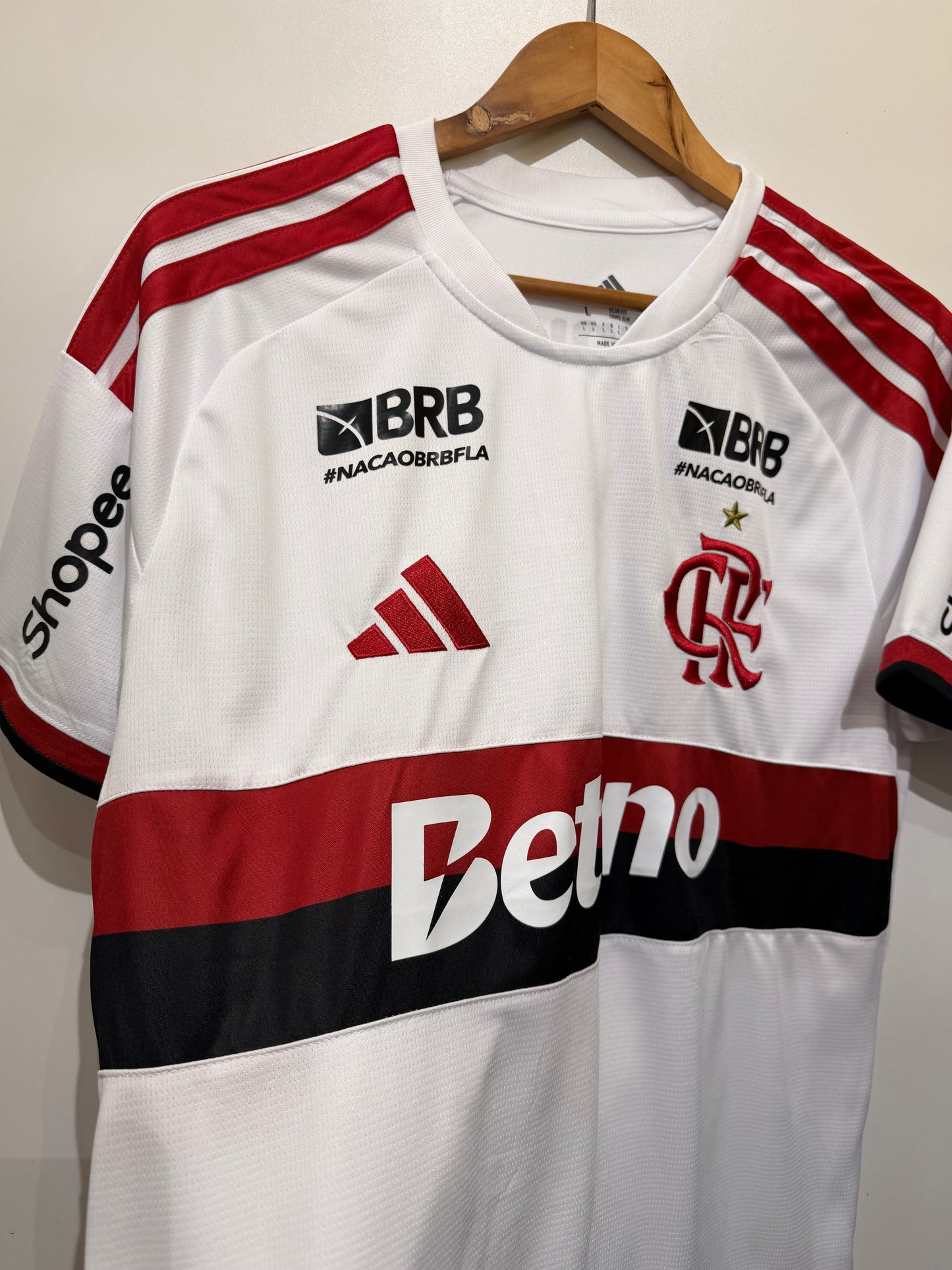 Camisa do Flamengo II 26/27 com os patrocínios