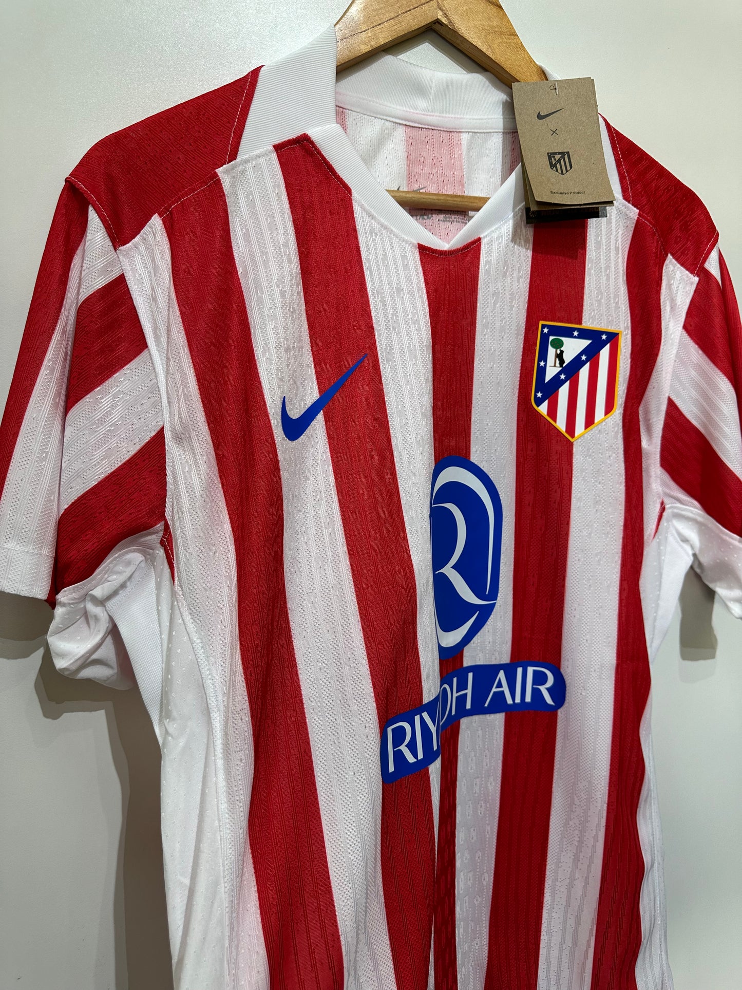CAMISA ATLÉTICO DE MADRID VERSÃO JOGADOR 25/26
