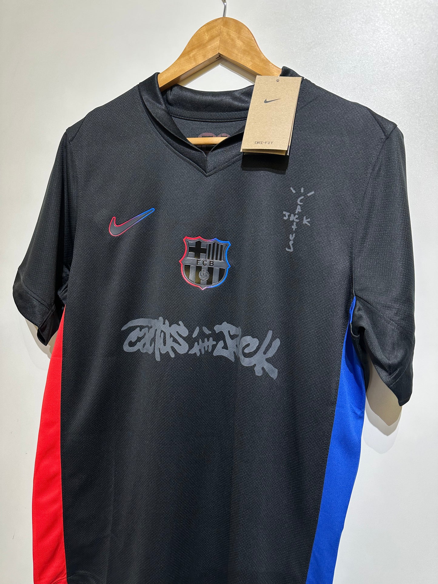 CAMISA DO BARCELONA X TRAVIS SCOTT