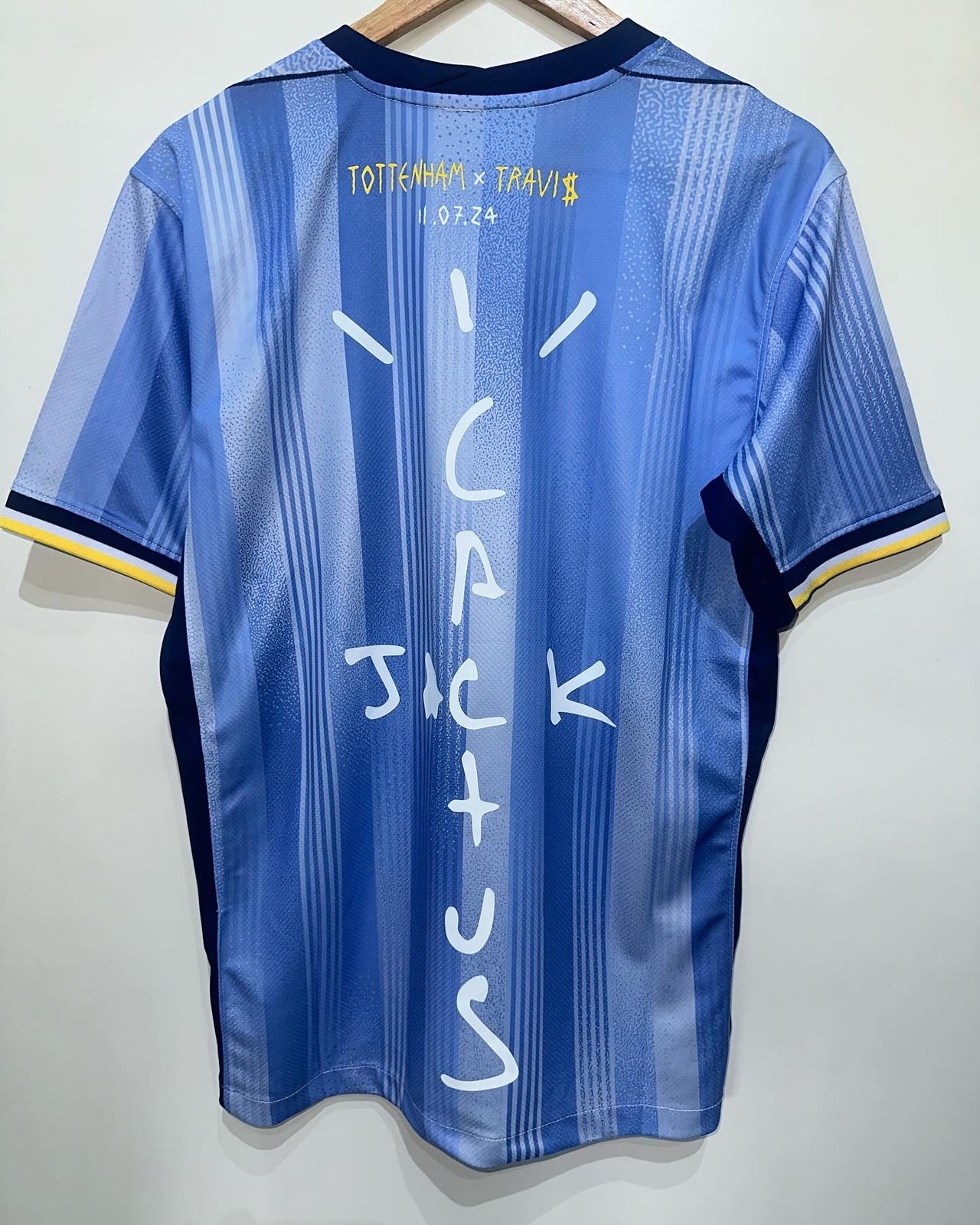 CAMISA DO TOTTENHAM X TRAVIS SCOTT